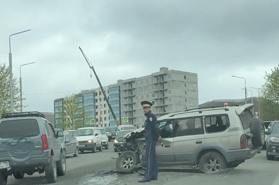 Движение затруднено из-за серьёзного ДТП в Петропавловске-Камчатском. ИА Камчатка. Фотография 2